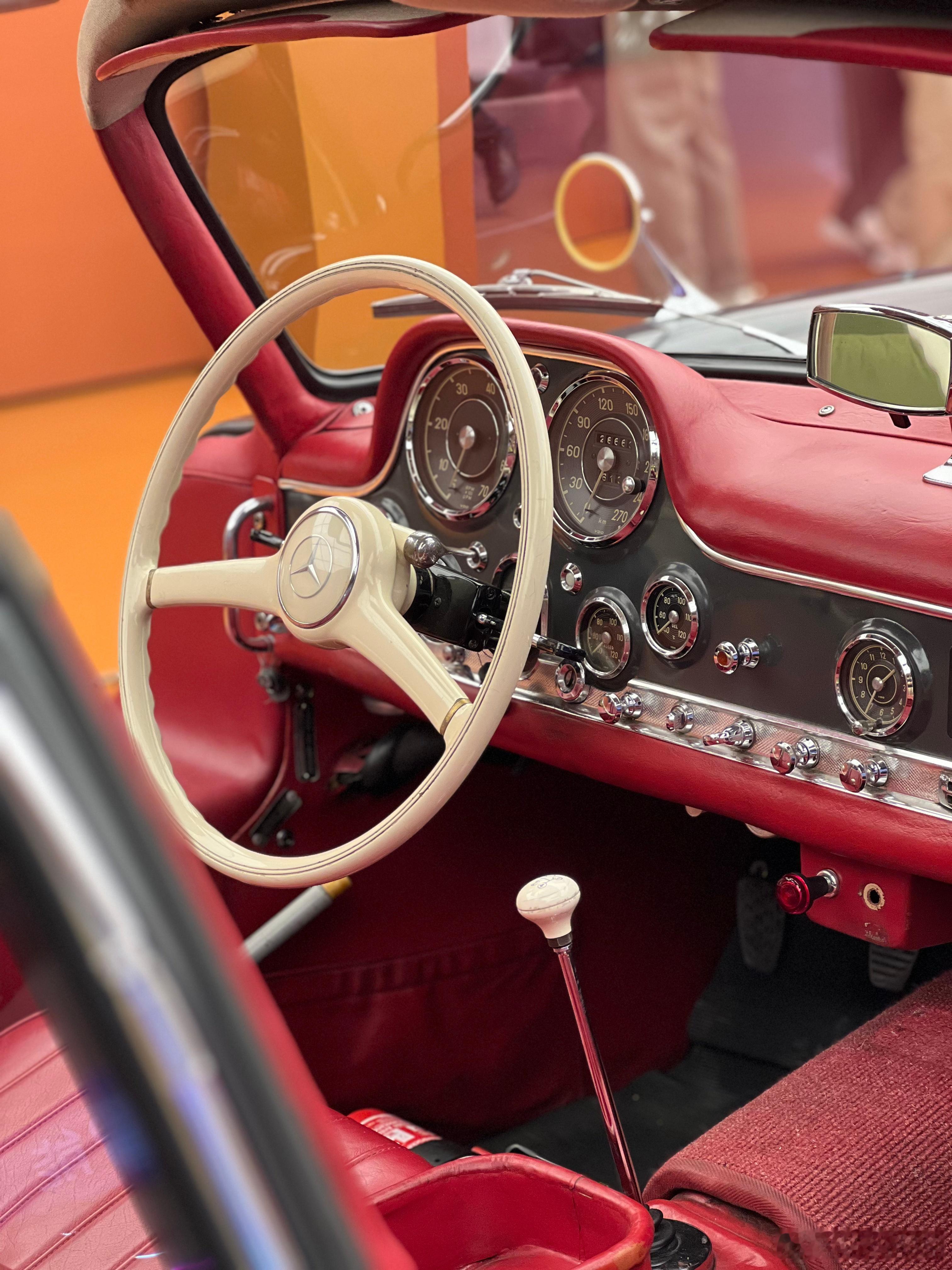 我那把雨伞的含金量还在不断提升中2026北京车展奔驰140年大V聊车