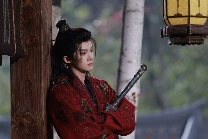 闫桉侍鳞宗统领厉劫幸甚与共 闫桉月鳞绮纪侍鳞宗统领厉劫剧照来啦，好帅一张脸好夯的