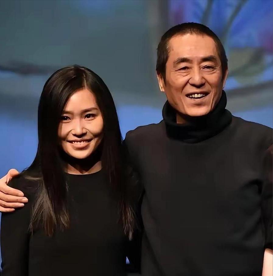 张艺谋最快的一次飞行，是2008年得知女儿在美国被家暴，他扔下所有工作，36小时