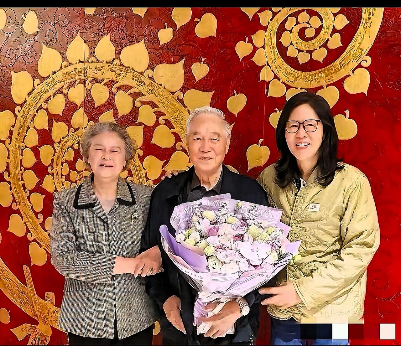 郎平重庆看望邓若曾教练这幕，才是女排精神最动人的模样！”89岁的老教练曾带着女排
