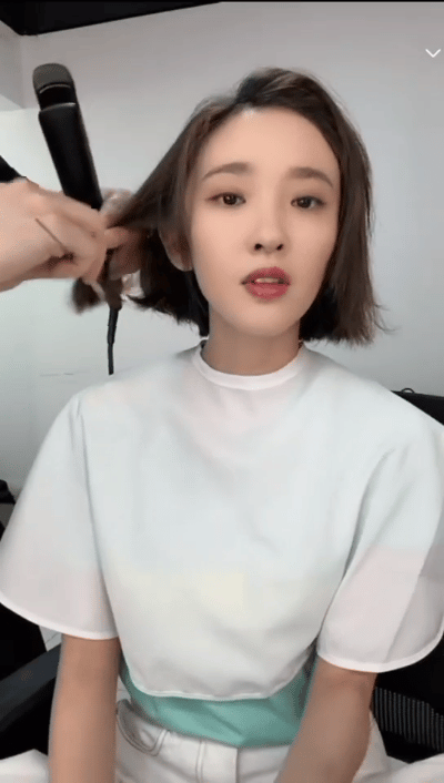 唐艺昕一口气唱了在浪姐的所有歌曲 一边听她唱一边想：她真的每一首都记得啊。