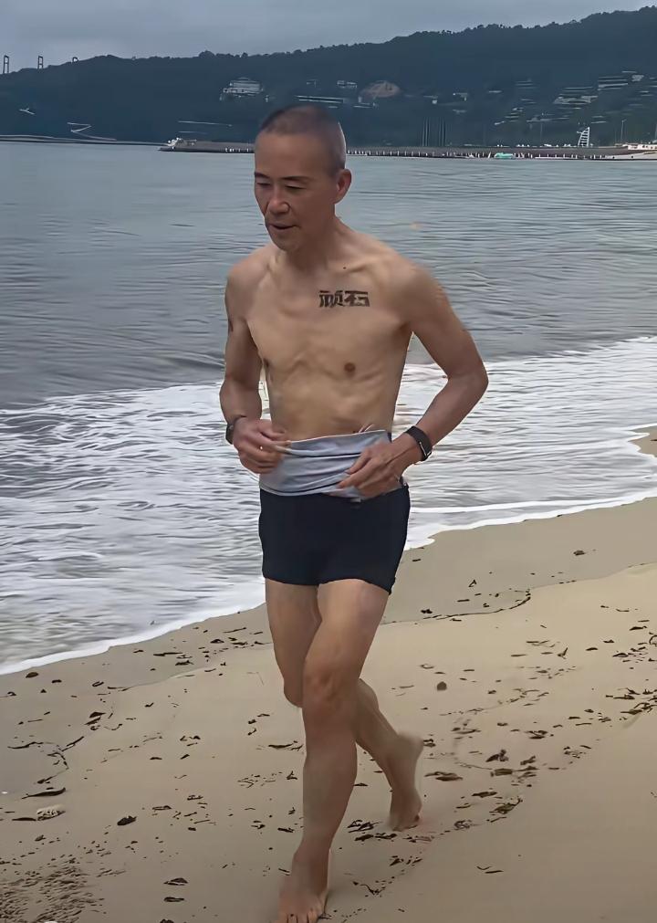 王石娶了个小自己30岁的娇妻要付出的代价是不是太大了？他已经75岁了还要马不停蹄