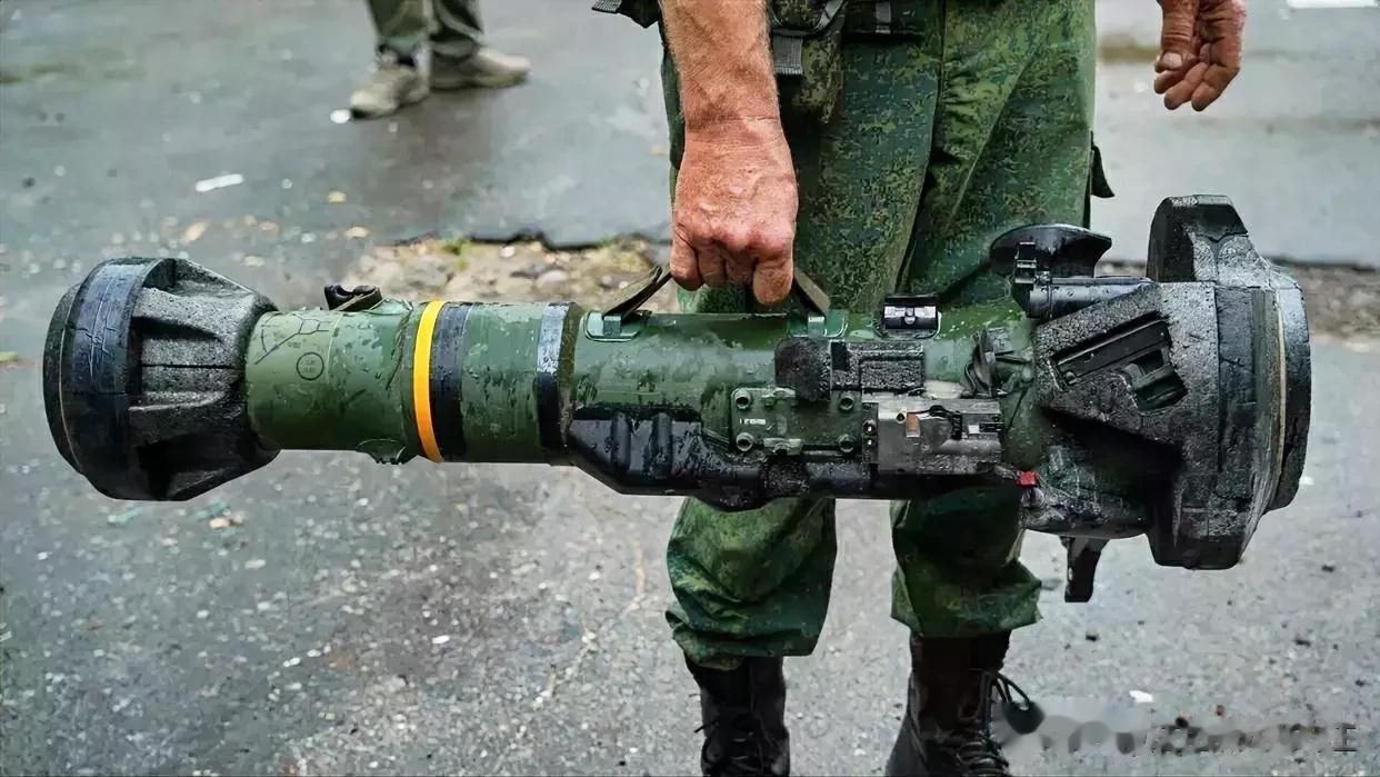 美国供应给乌克兰的“标枪”便携式导弹出现在墨西哥武装分子肩头

来源:俄罗斯卫星