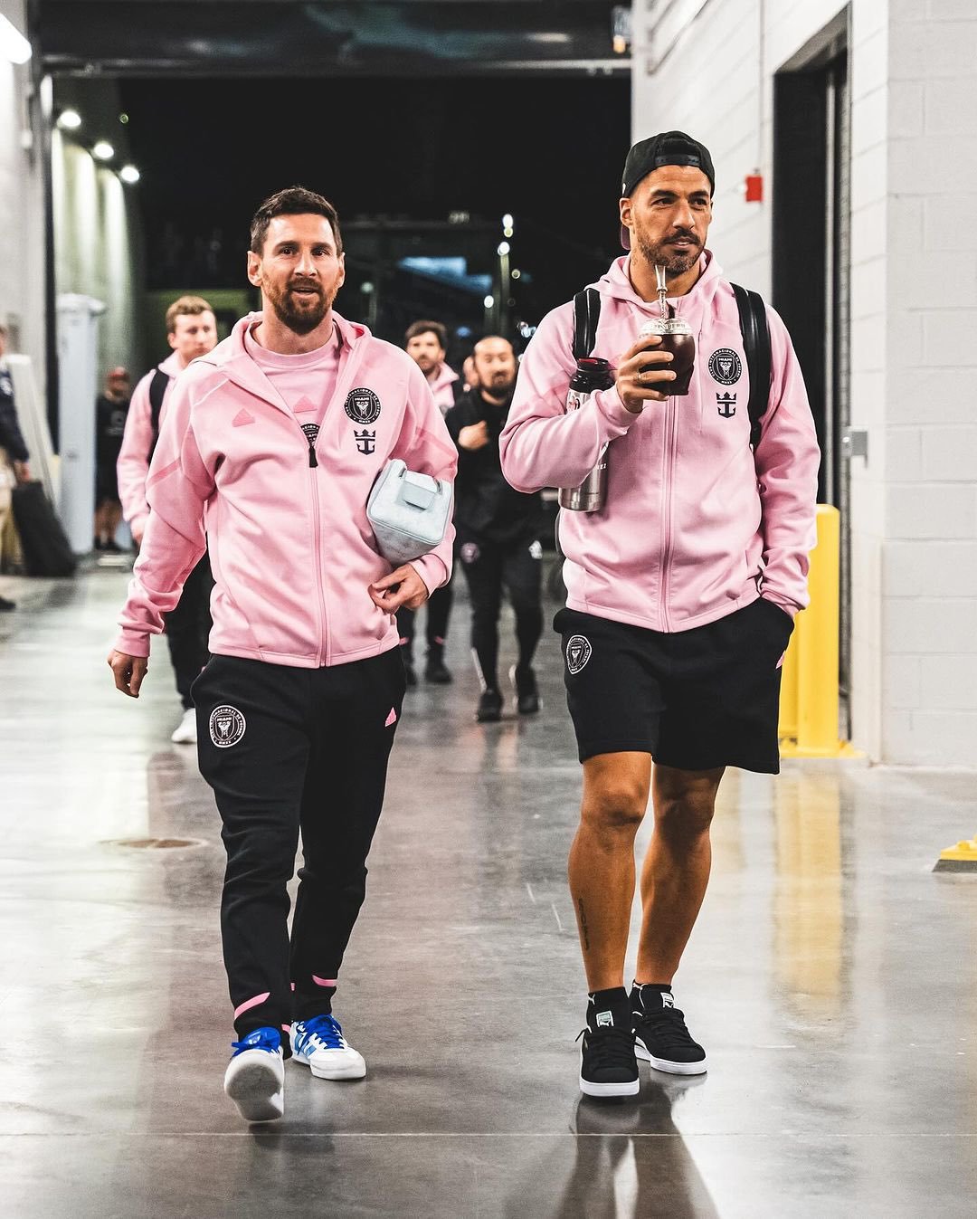 梅西随球队抵达球场[打call][打call][打call]#梅西[超话]##纳