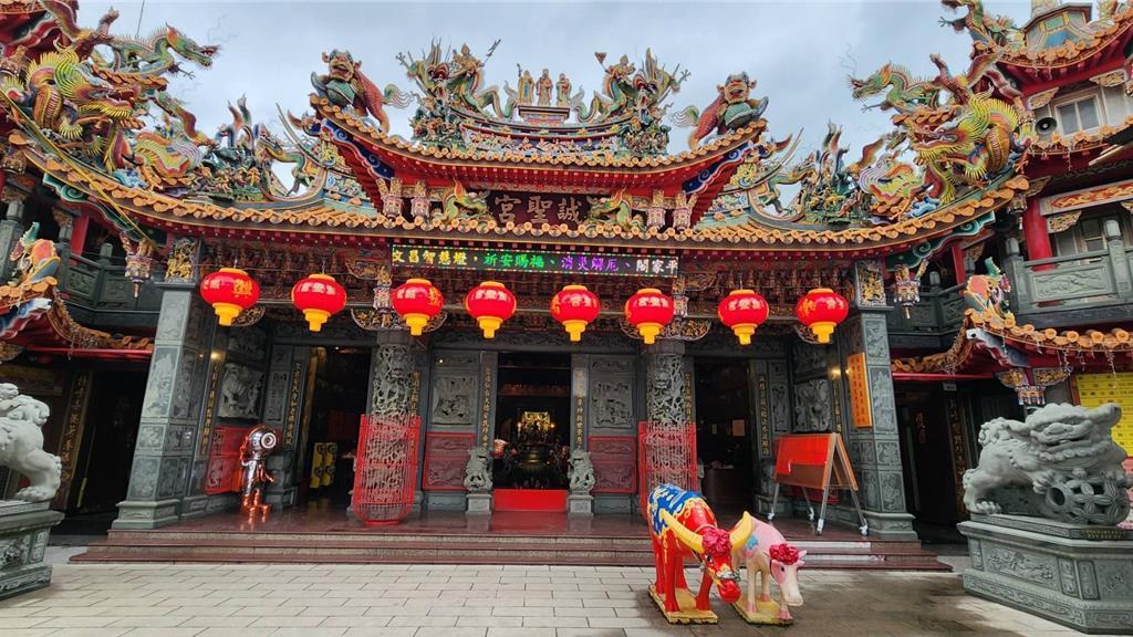 台湾蘆竹诚圣宫，这座承载百年信仰传承的庙宇，不仅享有“机场捷运守护神”“航空城武