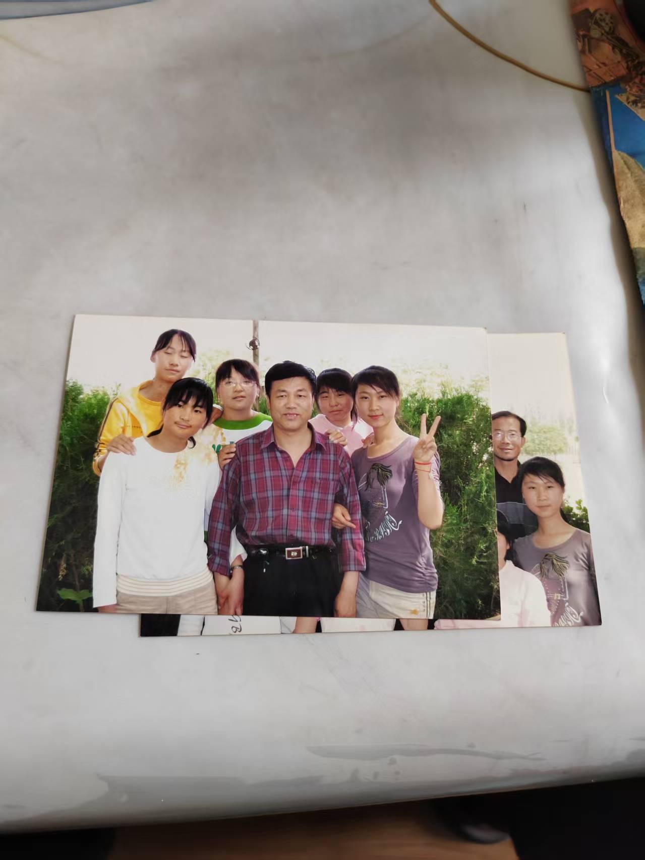 金柳难忘（抒情诗）

黄学勤

在鸣中
若大的校园，
处处可见她的形象。
东西南