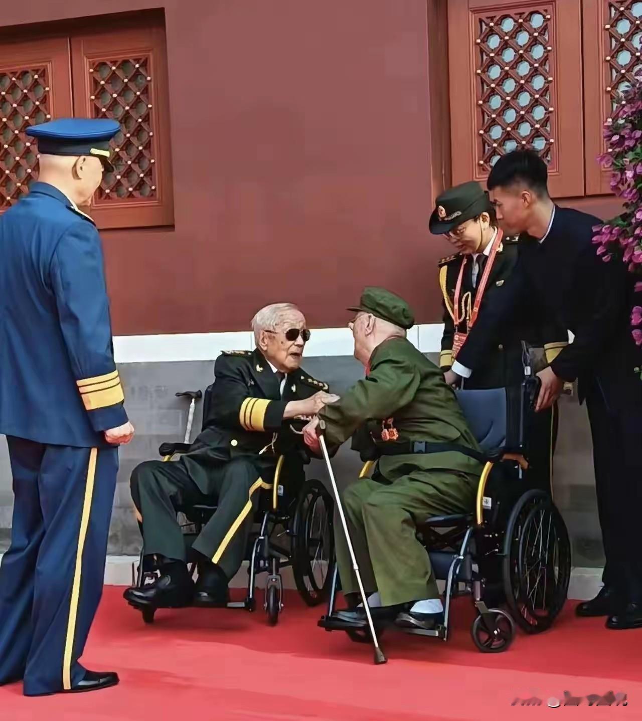 这位老将军，曾经在战场另敌人闻风丧胆，如今再见依旧威风不减当年，也正是有了他们才