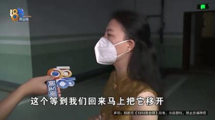 一女子长期霸占别人车位，物业打电话让她挪车，女子表示：赶不回来，物业就将车拖走。