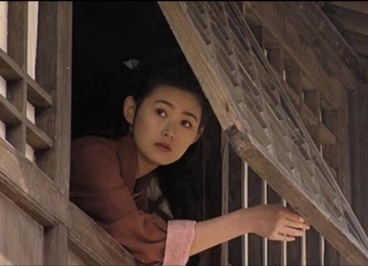 今天小区里发生了一件不雅的事情，一个中年妇女满口都在骂不要脸，后来听说是一个五十