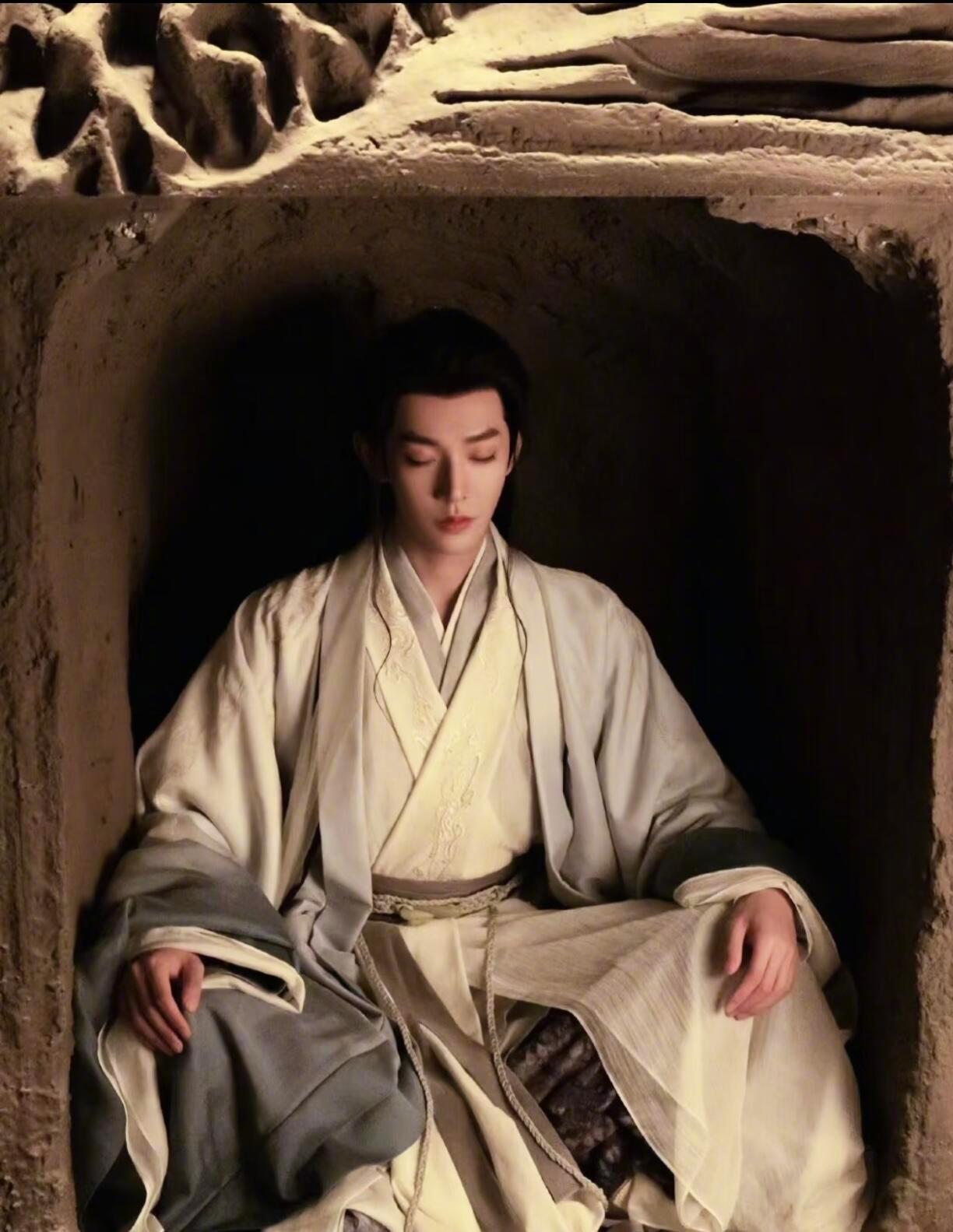 #咪咕星鲜事##百妖谱官宣开机#新角色司狂澜来了！清冷沉稳、剑术卓绝，这人设太顶
