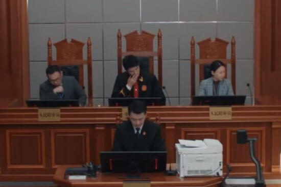 60岁阿姨遇到渣男诈骗犯还油盐不进，法官看了都得沉默，不过这种案例在现实中还挺多