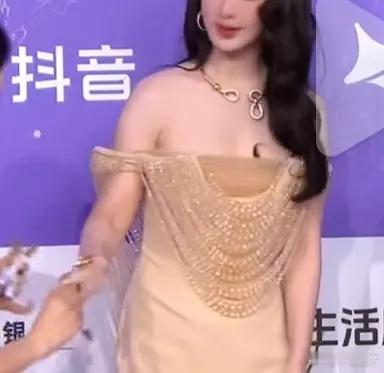 杨紫是不是有点太瘦了 多吃点吧 