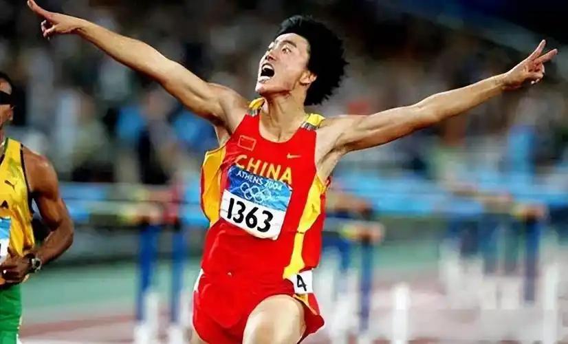 当人们看完黑人的运动表现后，觉得黑人在短跑赛道无人能击败他们时，这是刘翔看完的表