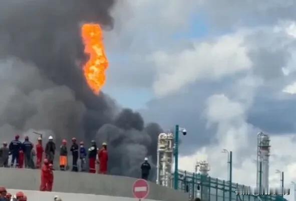 俄远东天然气化工项目火灾，我总领馆回应本报：正持续跟进并同步对接相关事宜

网友