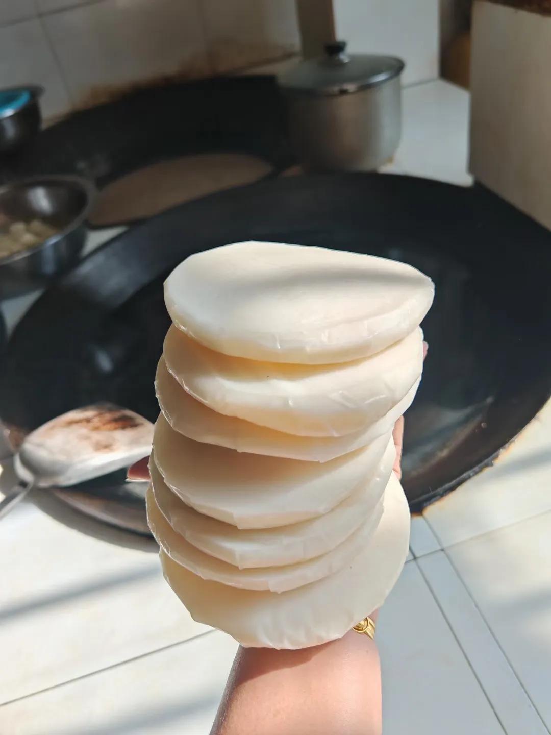 用你们家乡话，说一说这个叫什么尝下当地的美食