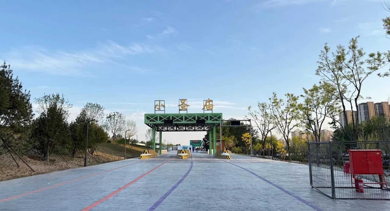 家门口的高线公园马上开放喽😊😊😊。城市风光