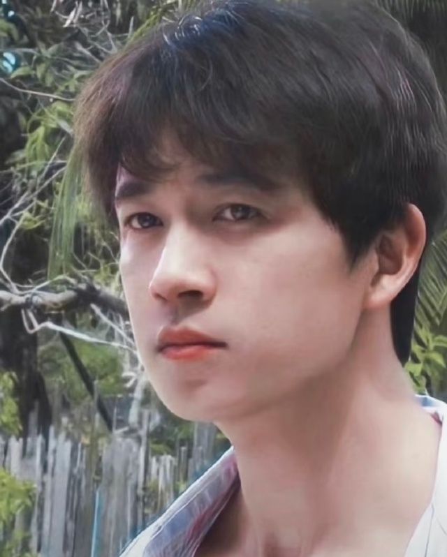 不儿，也没人跟我说潘劳斯当年这么帅阿！有个形容很准确“奶痞”[爱慕][爱慕][爱