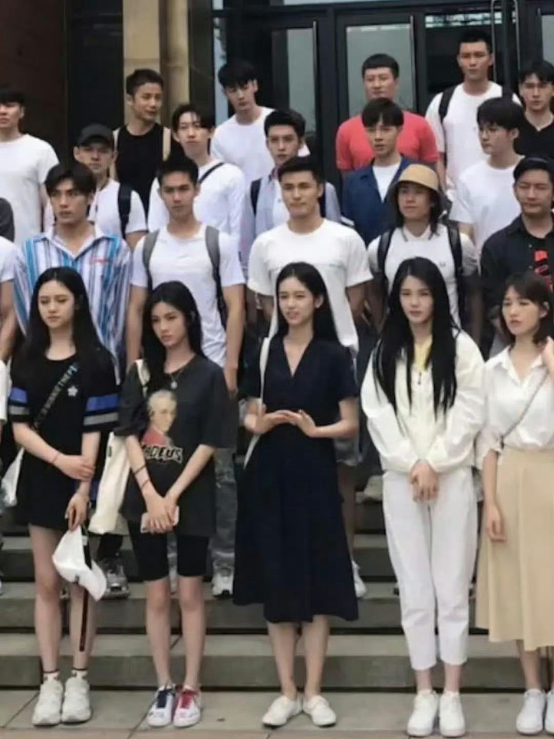 看得出来周也素人时期真的很一般 ​​​