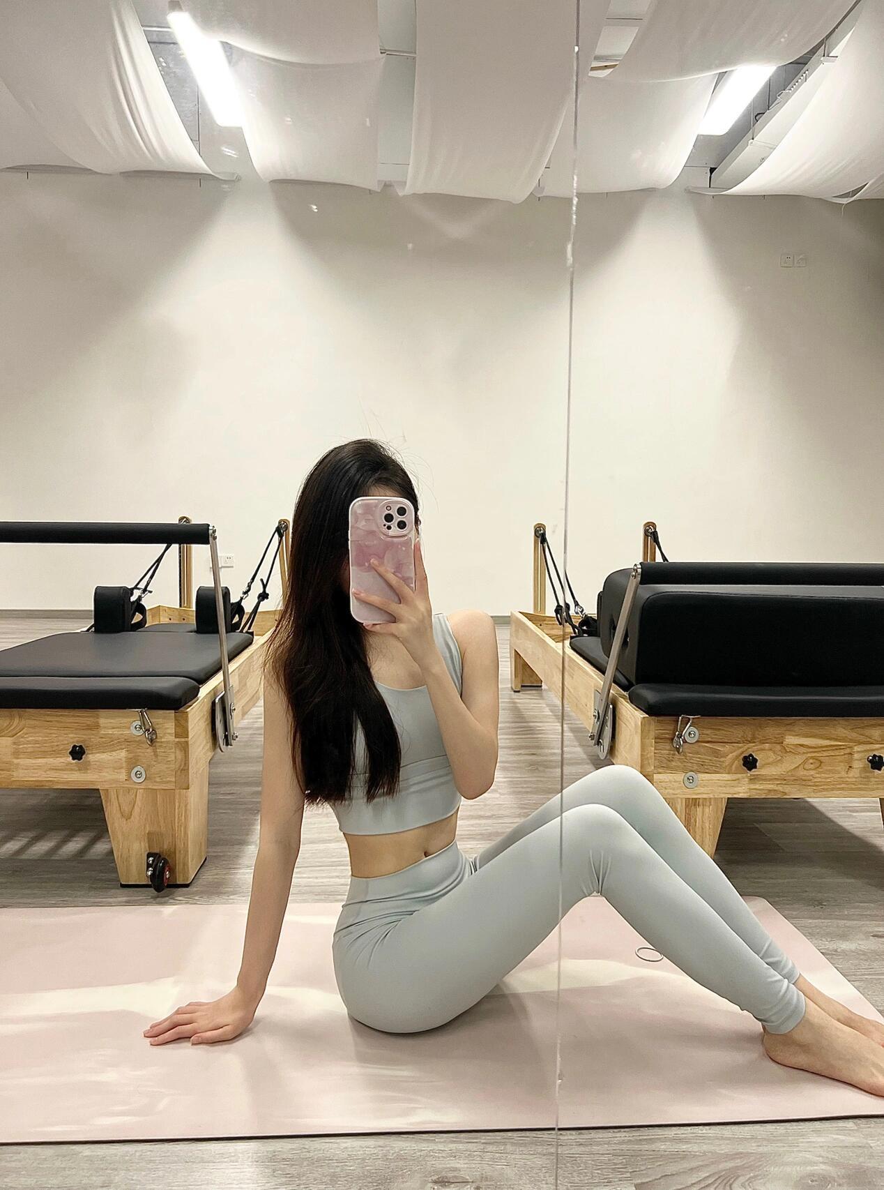 晚安啦宝宝们[耶]人与人之间最珍贵的东西是什么? 你还在坚持练习瑜伽吗? 哪些诗