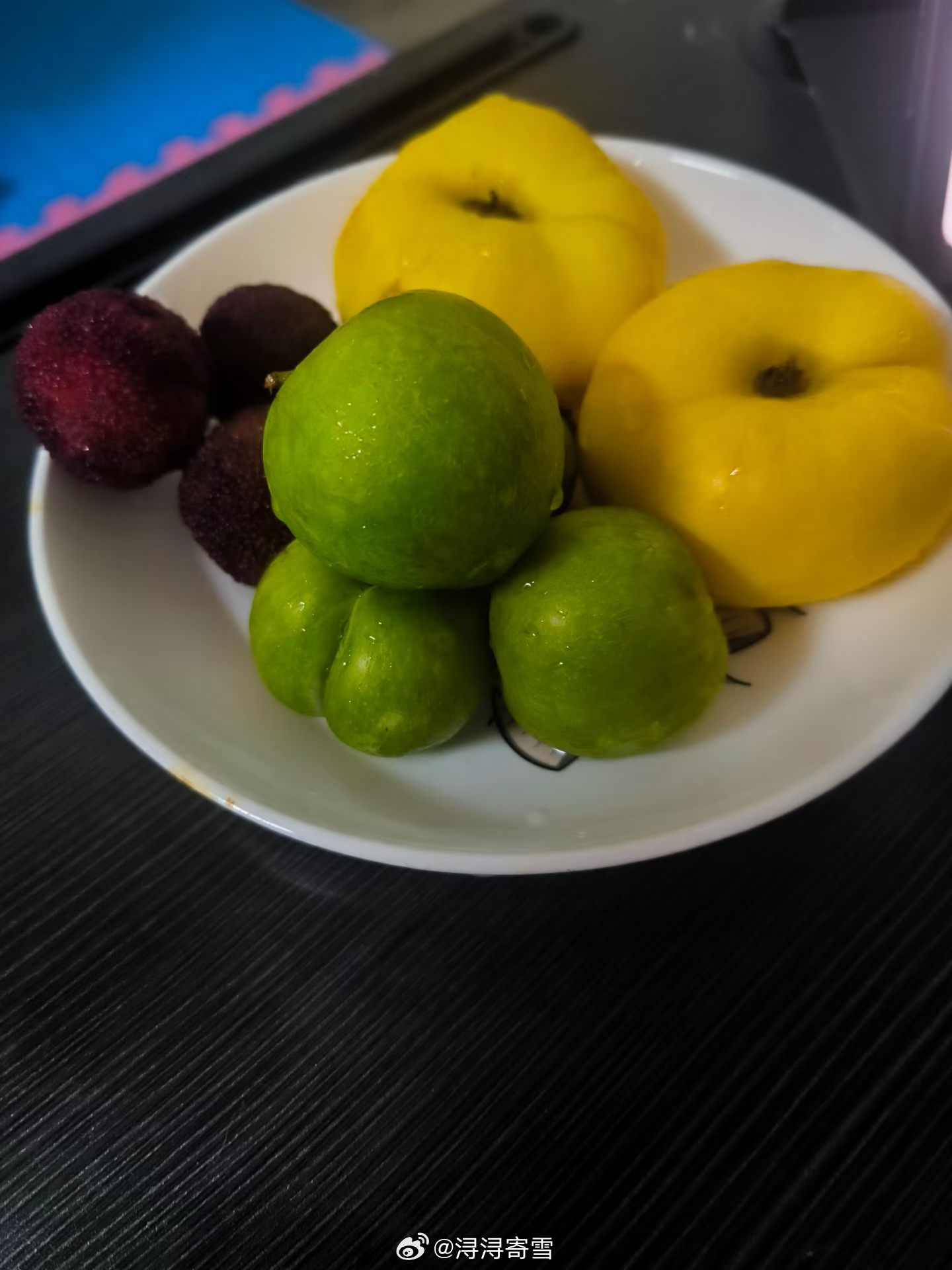 多吃水果蔬菜，好好保持心态，这样才会健康可爱😄 