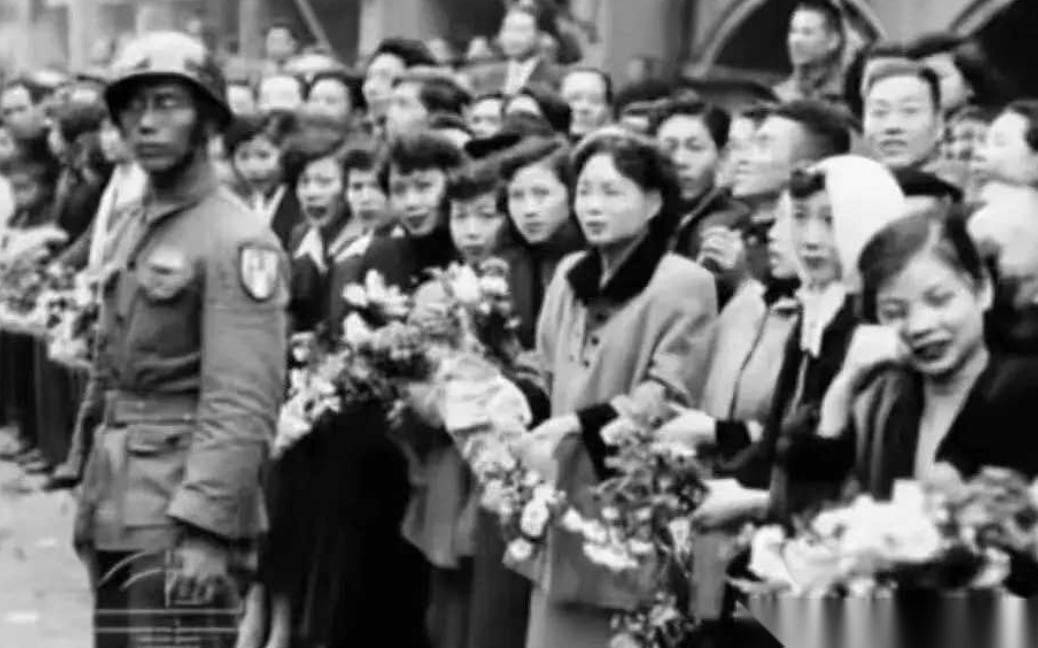 1954年1月23日，选择去台湾的志愿军1.4万名战俘抵达台湾。蒋经国代表老蒋亲