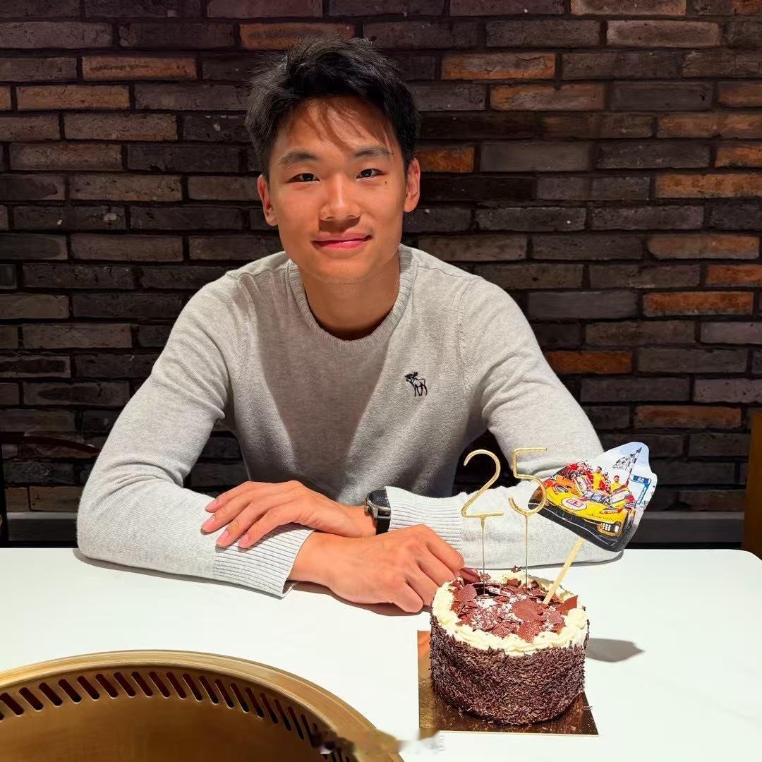 叶一飞25岁生日快乐🎂叶一飞生日快乐[超话] ​​​