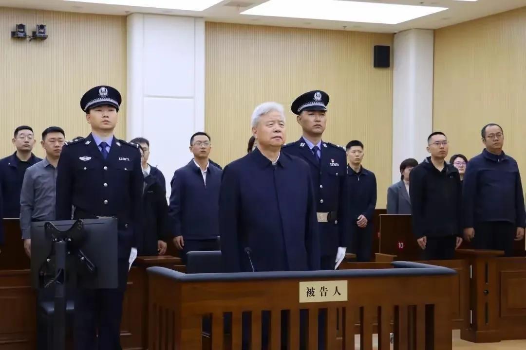 王宜林判了！
他是中石油的第一把交椅，他却还要相信政治骗子为自己谋前程，真的让人