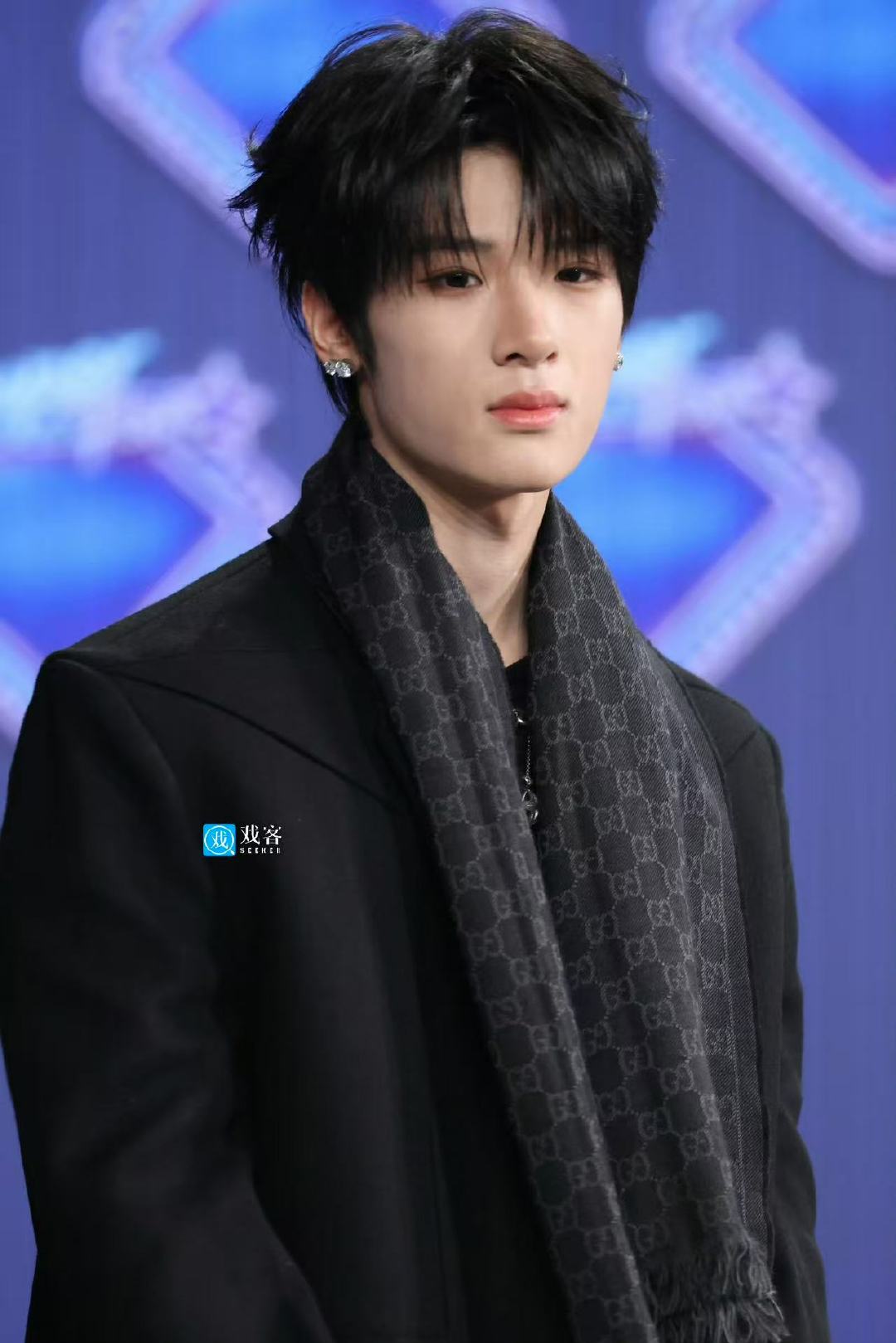 张峻豪听到cue老板李飞的反应笑到捶床！张峻豪聊潮牌被突然cue李飞，整个人都愣