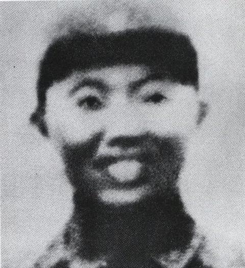 1942年，八路军神枪手遭叛徒出卖，被日军包围，就在只剩最后一颗子弹的时候，他却