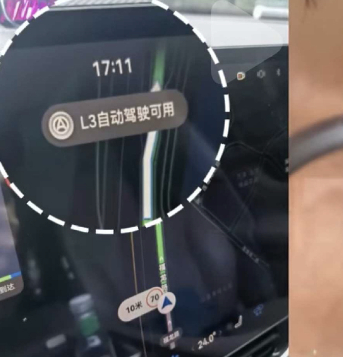 我靠这是真的假的？这是开L3试点了？而且这好像是福龙路就在我附近呢，应该是在测试