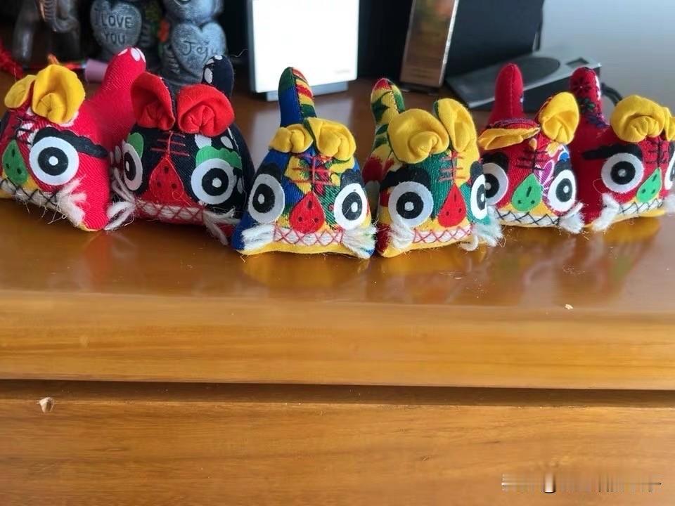 小老虎可爱吗？

留学的儿子马上启程了，希望他继续努力，加油！

我给他带些小工