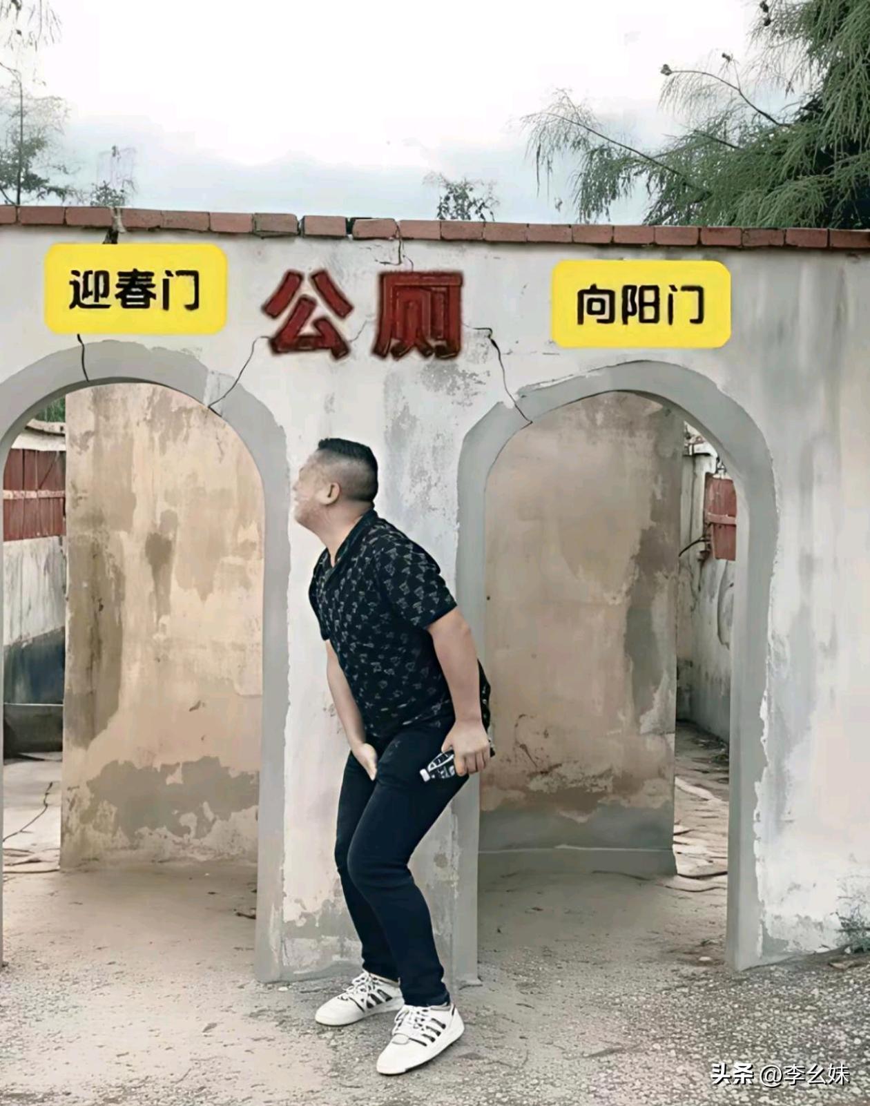 左边的应该是男厕吧