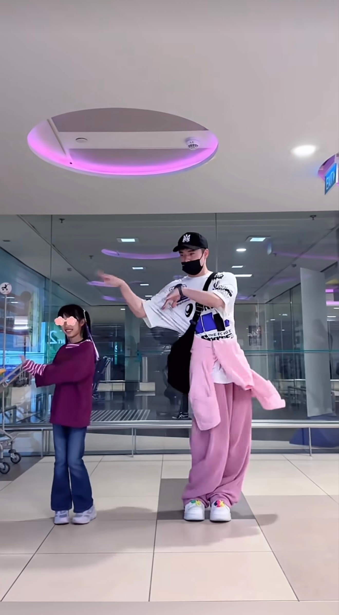 陈赫大女儿又高又瘦父女俩互动好有爱，女儿都长这么高啦