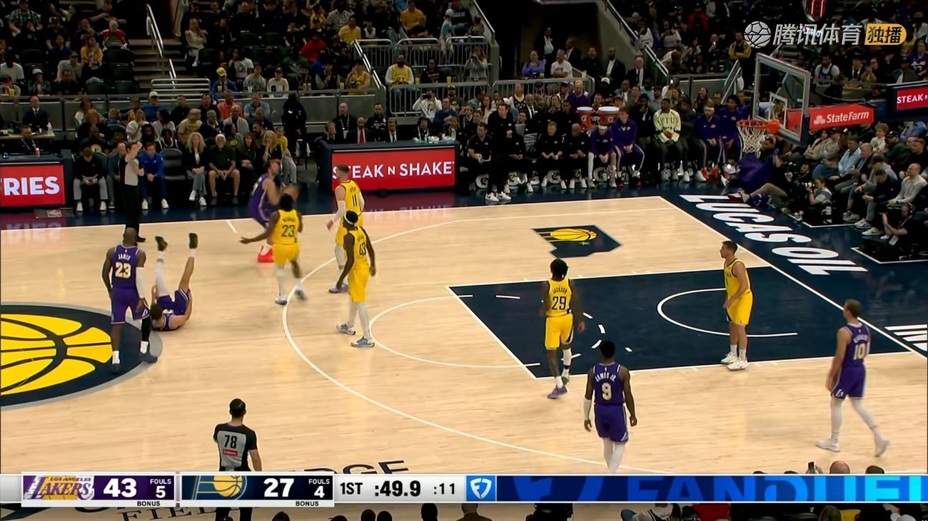 詹姆斯和布朗尼同场了湖人vs步行者