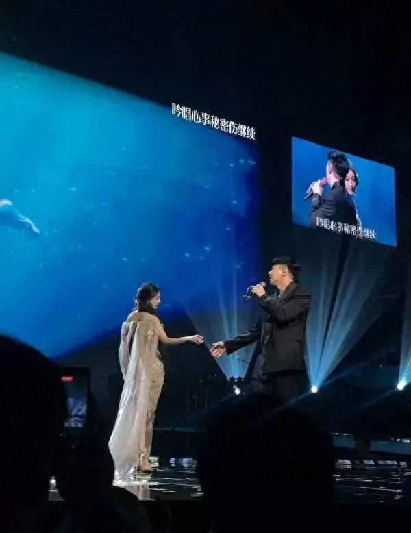 一眼沦陷！杨幂撑珠帘油纸伞为林俊杰伴舞，画面太美