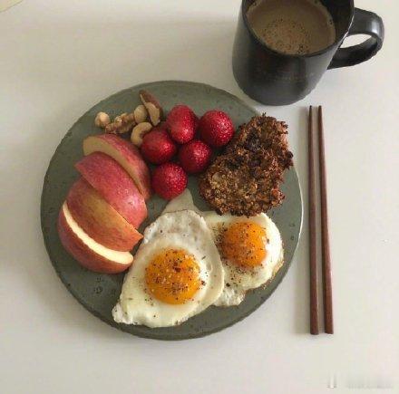 馋师[超话] 早上好呀，又是炎热的一天，大家注意防暑降温，记得好好吃早饭呀 ​​