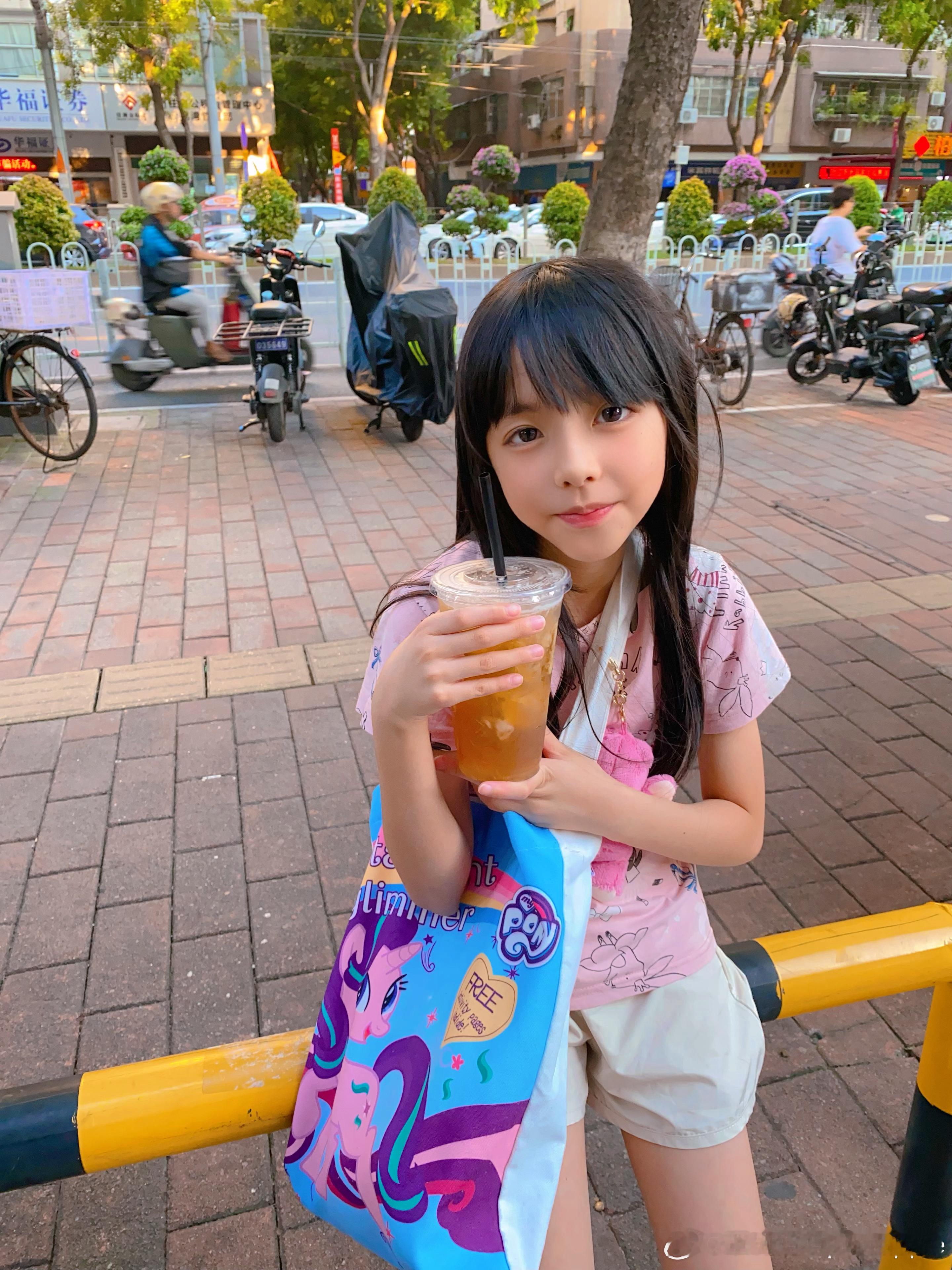 City walk遛娃有氧🚶‍♀️#国庆假期第5天##秋日运动挑战# #国庆打