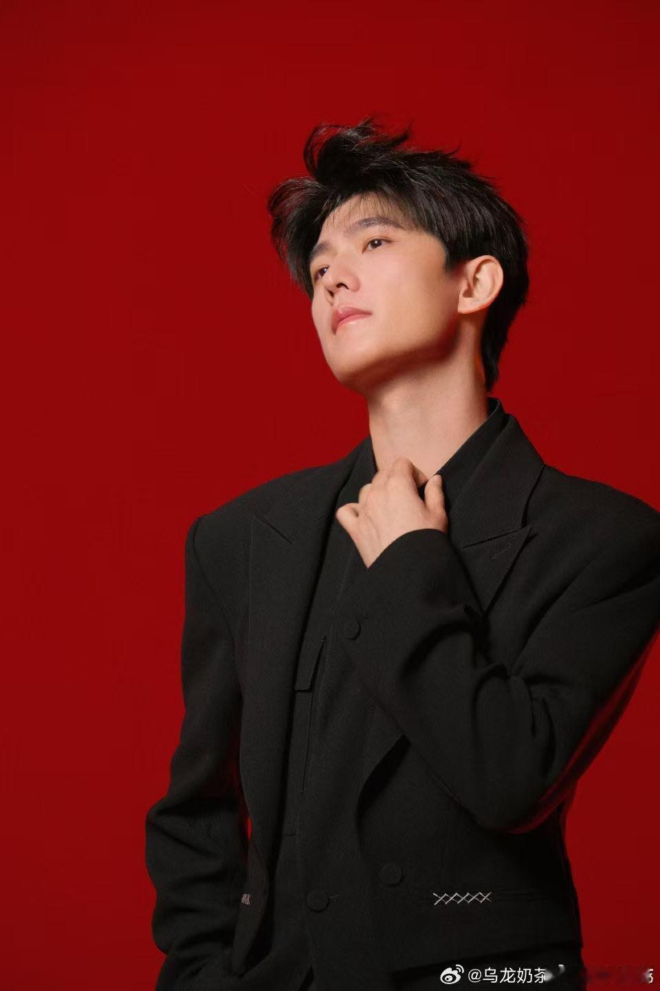 杨洋 美术课本里最有说服力的脸 原来美术课本藏着杨洋！七年级上册第三课配图曝光，