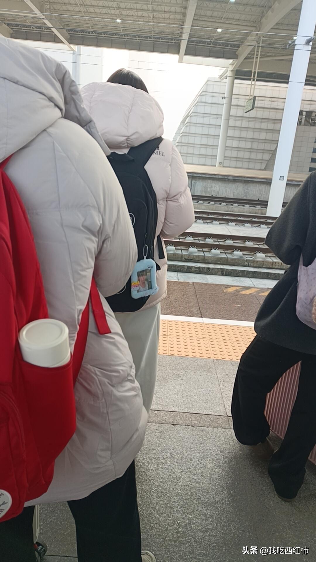 去郑州找工作太窝囊了
早上八点就到郑州了，在家看好了两三个工作，以为做好了万全准