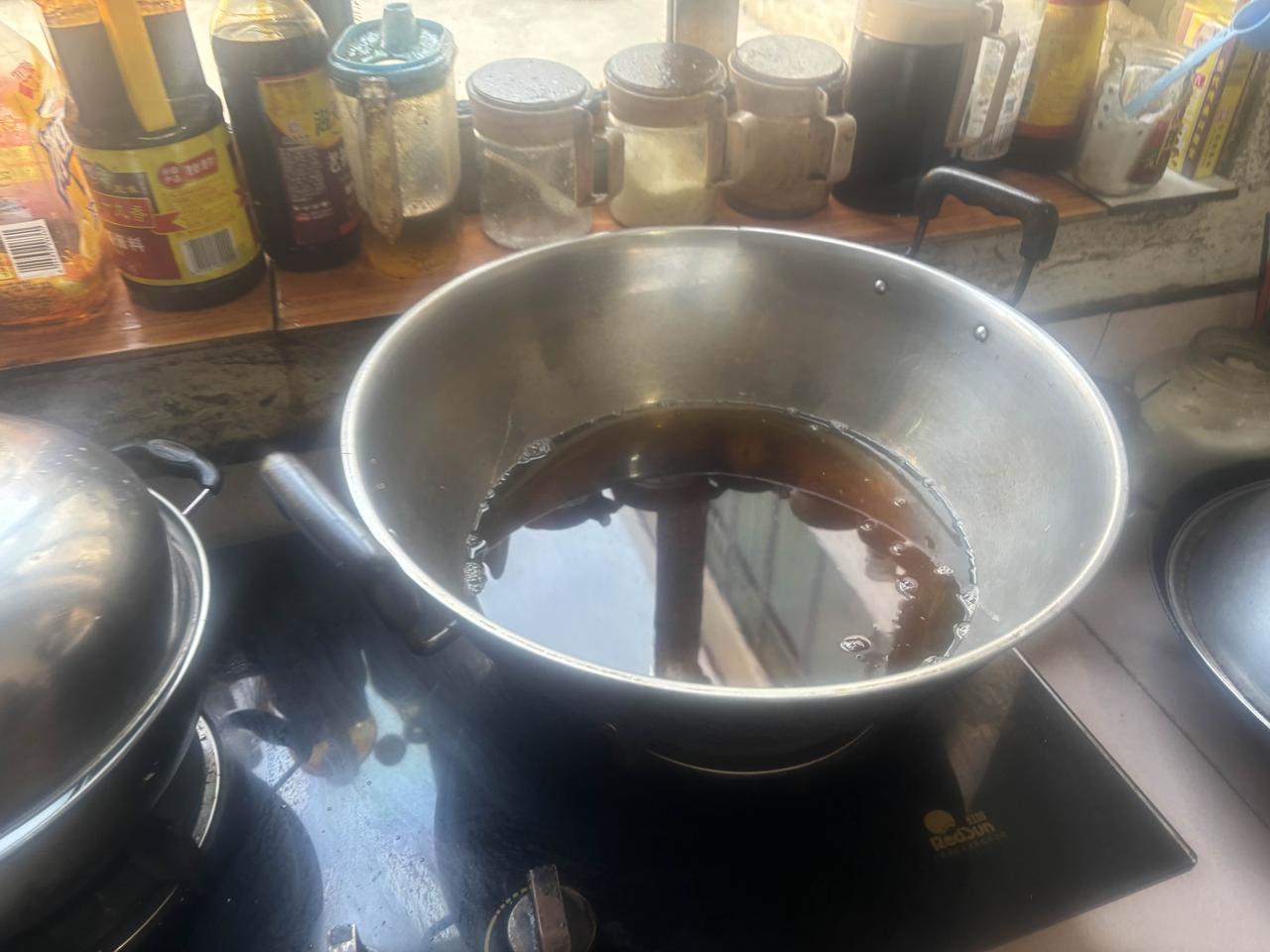 今天是我们放假第二天了，昨天打扫了一天卫生，今天准备煮肉了。以前从来没有煮过肉，