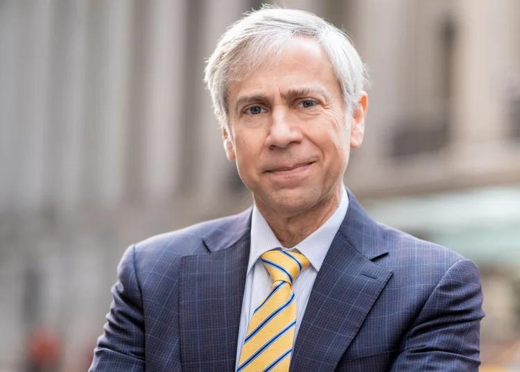 一觉醒来！马杜罗收到两个好消息：一是他请的律师巴里·波拉克非常厉害，以前干过大事