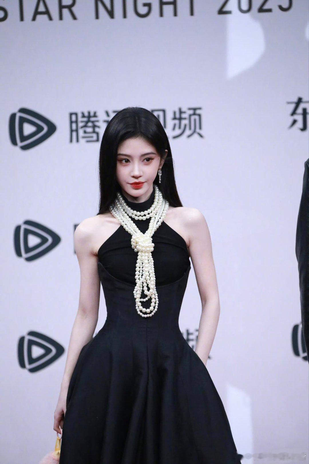 鞠婧祎赵露思星光大赏生图，两位期待值最高的状态谁最佳？ 