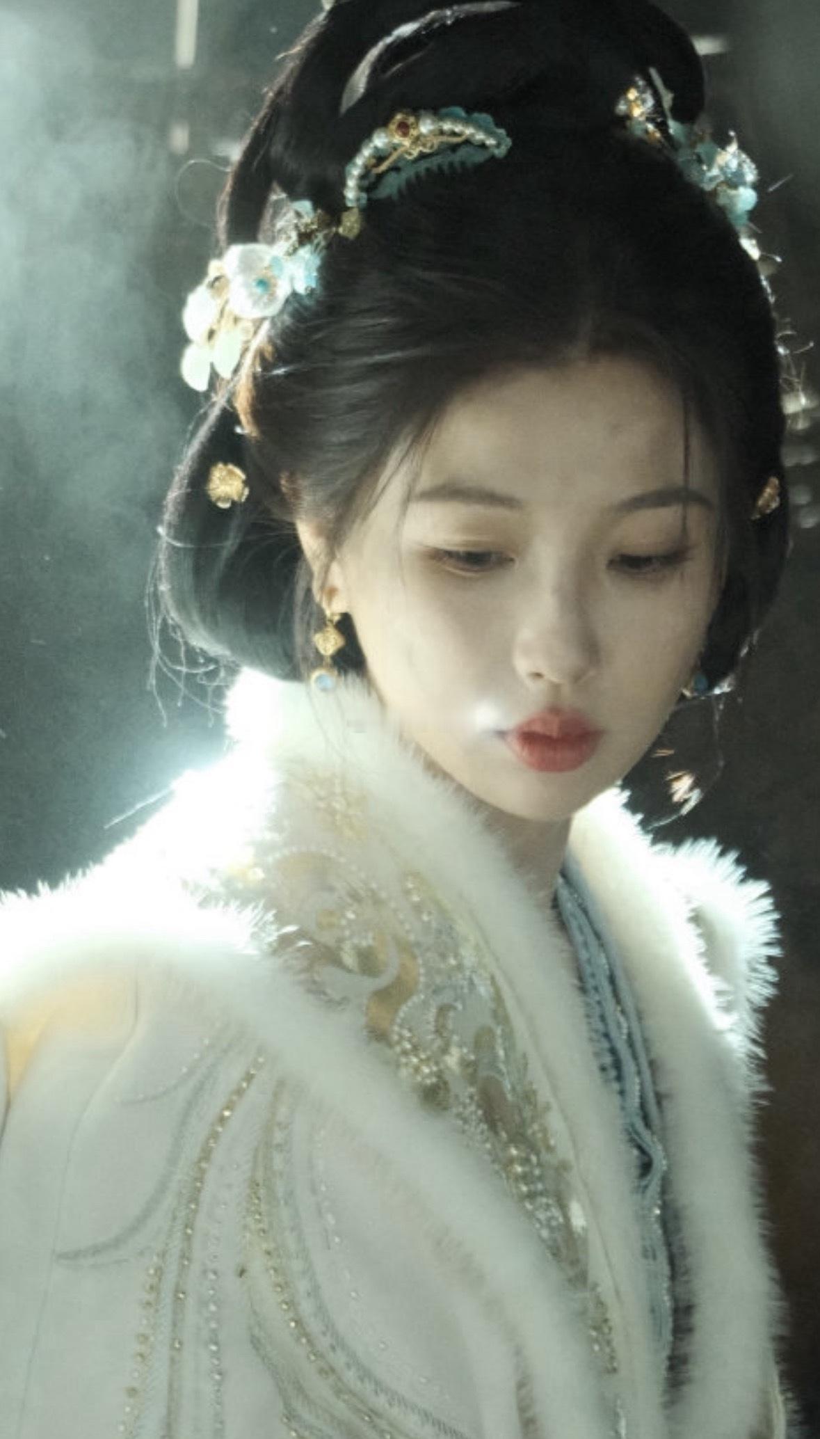 这人长得有点像孔雪儿+🐟 