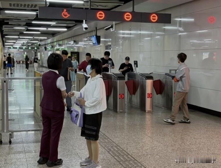 最近沈阳的地铁和公交都开始常态化车票稽查了…

地铁依靠大数据排查，已经查出了不