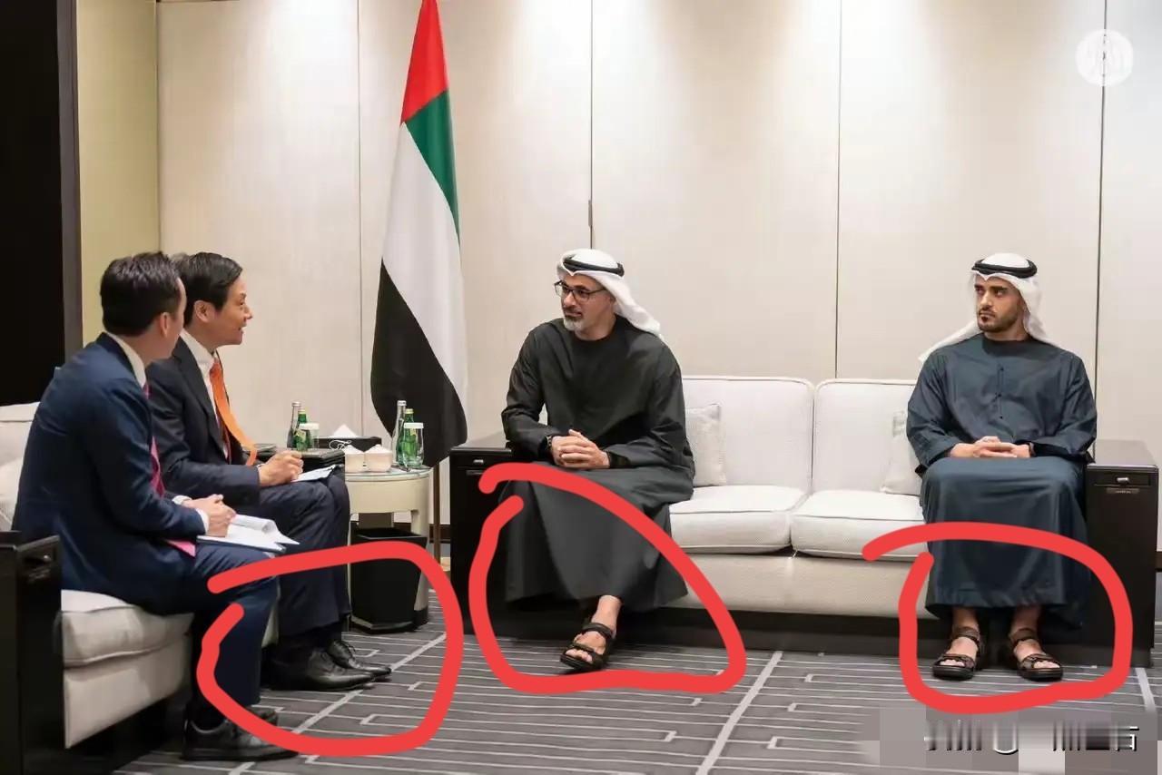 头顶一块布世界我最富！

难道连一双皮鞋都买不起吗？这是阿联酋阿布扎比王储哈立德