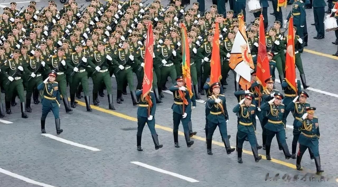 莫斯科的事情说明，一万次阅兵也不如一次干净利索的战争对对手有威慑！