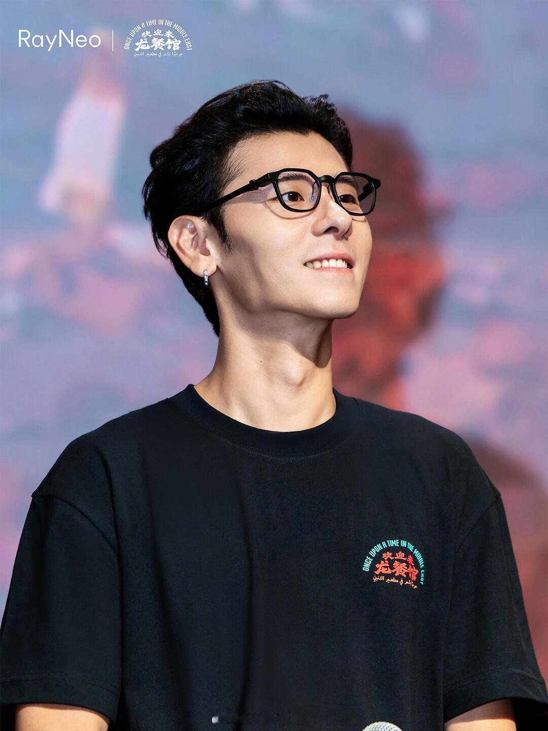 蒋奇明说话也一股东北味了蒋奇明逐渐腾化蒋奇明：我老爱跟腾哥玩了！翻译：快去看《龙
