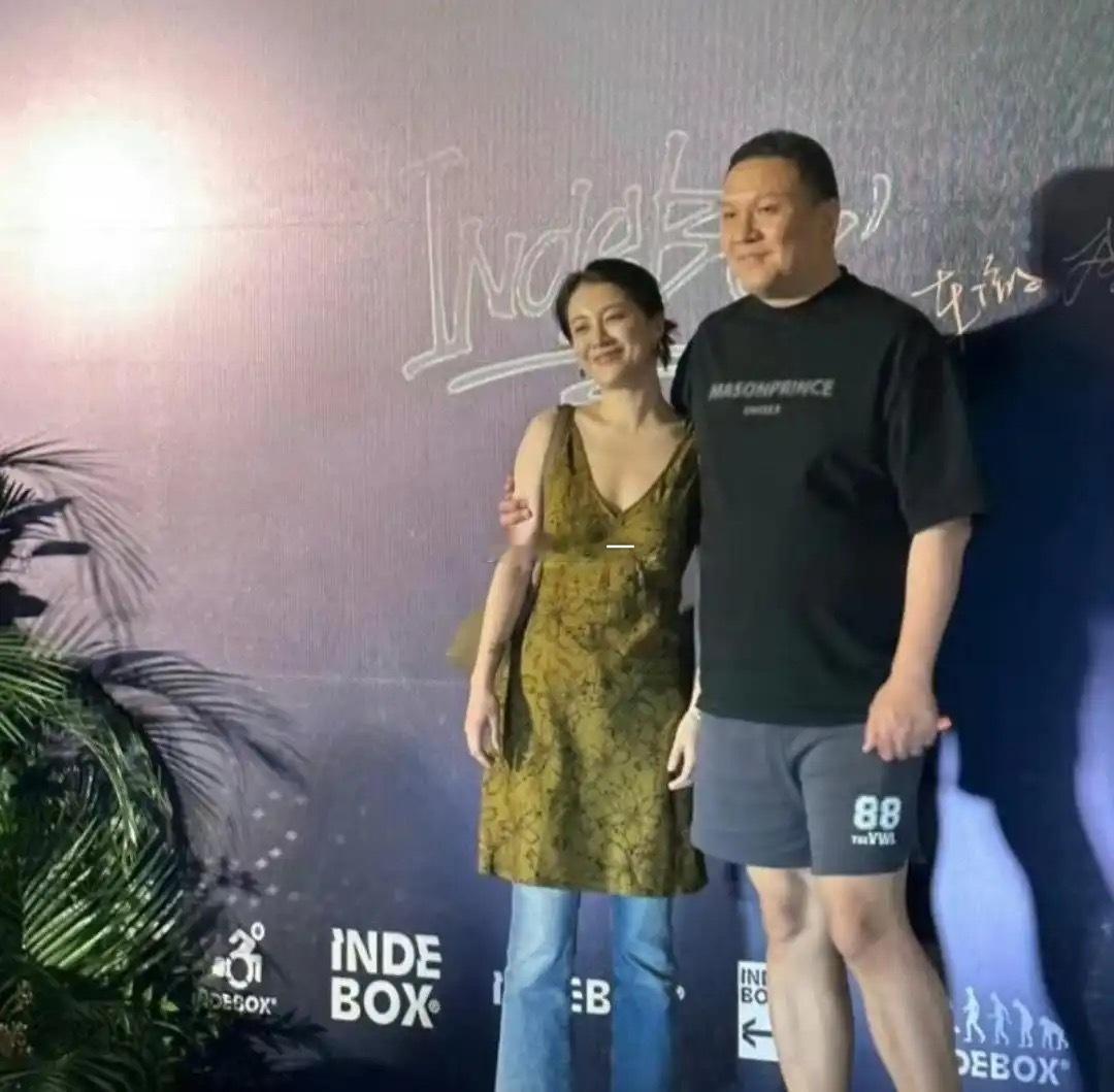 事实证明，头发放下来比束发好看 
