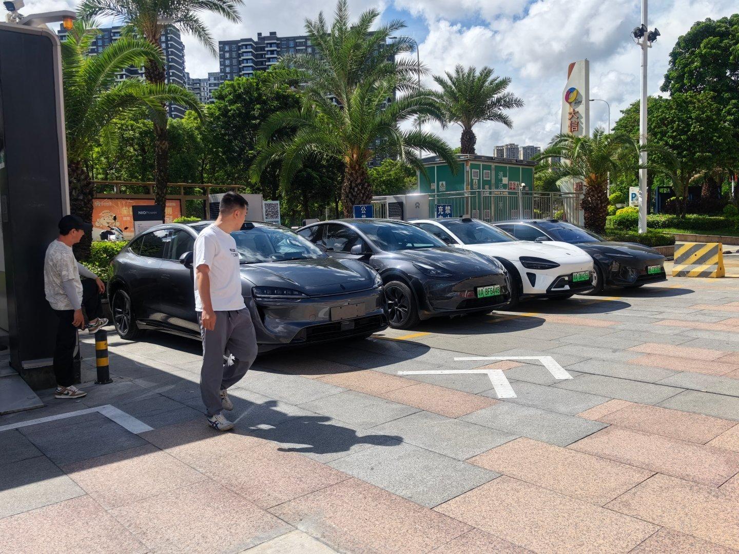 今天智驾对比[馋嘴] 的车入镜。 ​​​