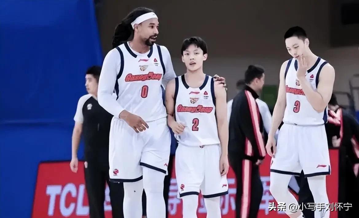 见识过上赛季徐杰和莫兰德组合威力的人们都知道，广东队并没有将萨林杰和徐杰捏合成一